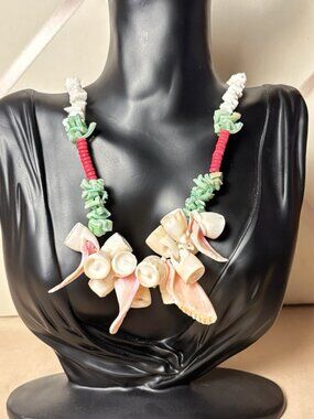 Vintage Unusual Vintage Shell Necklace – Green, Red & White Shell Beads A68